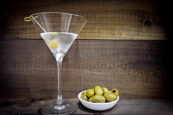 Bombay Sapphire Kuiva vermouth dry oliivi