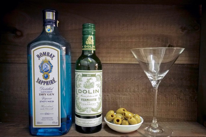 Bombay Sapphire Kuiva vermouth dry oliivi