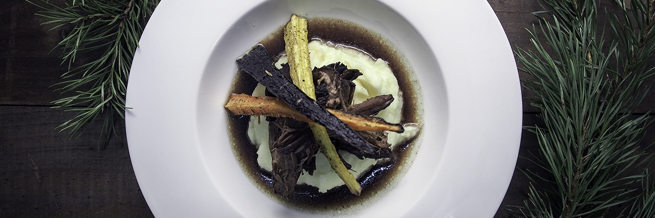 Hirvi resepti uuni haudutettu mänty hortoilu horta villiyrtti