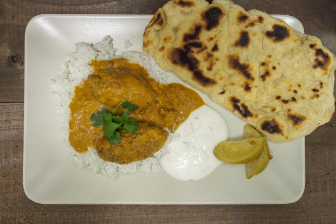 nauta linssi kukkakaali curry naan leipä raita kastike intialainen resepti