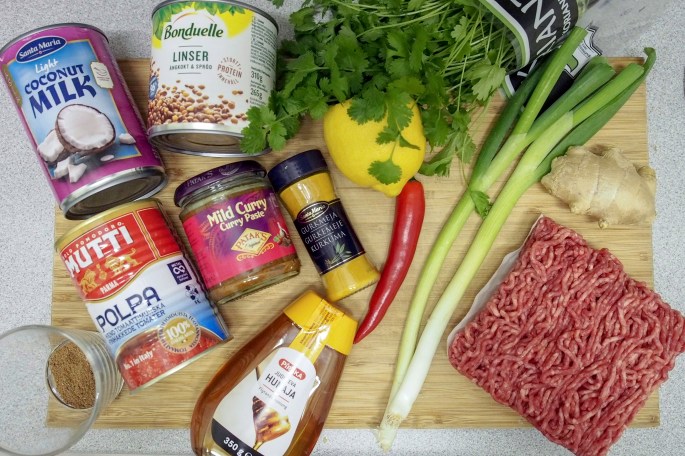 nauta linssi kukkakaali curry naan leipä raita kastike intialainen resepti