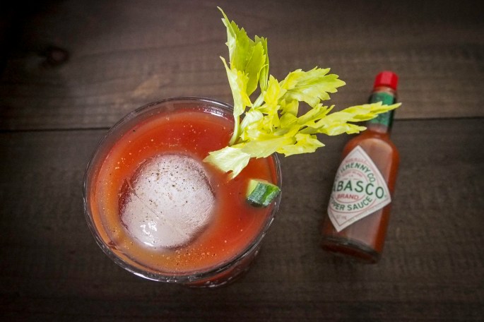 Tomaatti mehu cocktail drinkki Tabasco selleri aamupala brunssi
