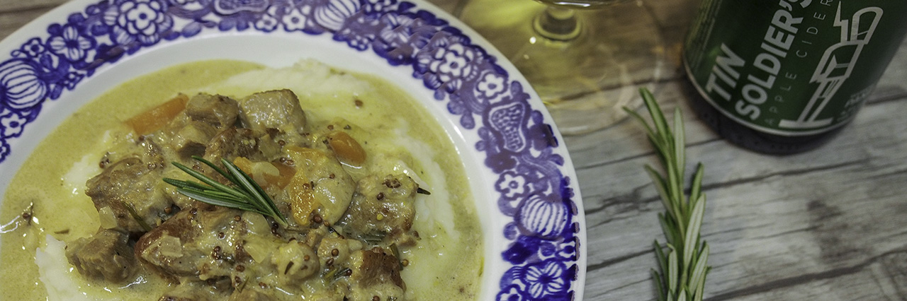 Siideri siiderinen possu pata kassler Suomenlinnan panimo Tin Soldier's rosmariini haudutettu