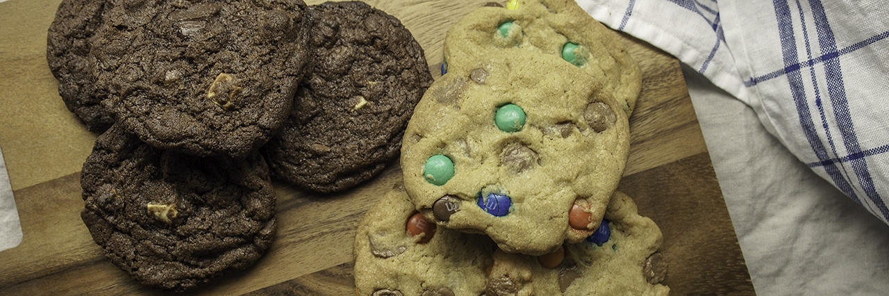 valkosuklaa maitosuklaa tummasuklaa cookies m&m suklaa keksi pehmeä