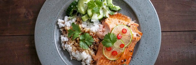 sake riisiviini lohi kirjolohi gari inkivääri kurkku salaatti