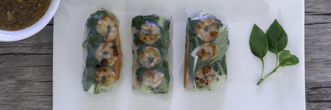 kesärulla riisipaperi rulla katkarapu riisi nuudeli kalakastike maapähkinä kastike dippi