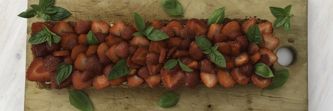 Basilika mansikka tuore torttu piiras piirakka kesä Basilika mansikka tuore torttu piiras piirakka kesä