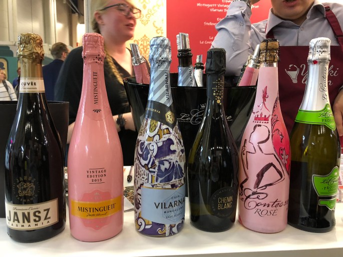 Viini ja Ruoka 2018 messut messukeskus viini vinkki lasiin punaviini puna viini