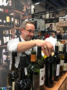 Viini ja Ruoka 2018 messut messukeskus viini vinkki lasiin punaviini puna viini